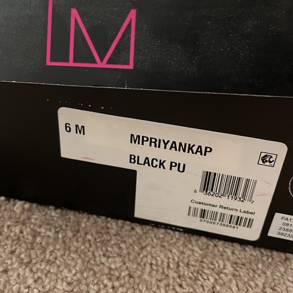 Over the Knee black boots - Picture 7 of 7